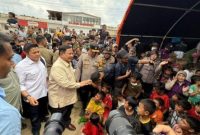 Presiden Prabowo Subianto mengerahkan armada helikopter untuk mendistribusikan bantuan bencana di Aceh, Sumatera Utara, dan Sumatera Barat.