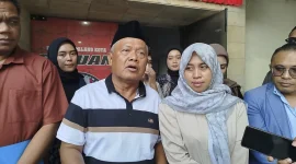 Yai MimEks Dosen UIN    dan istrinya, Rosyida Vignezvari, saat menjalani pemeriksaan di Polresta Malang Kota. Foto: Dok. Istimewa
ADVERTISEMENT
