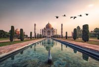 Taj Mahal di Agra kembali dinobatkan sebagai destinasi wisata paling populer di India pada 2024–2025.