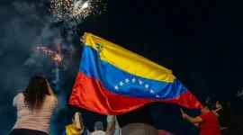CUCUTA, COLOMBIA – January 3: Venezuelans watch fireworks at the Colombia-Venezuela border following the reported capture of Nicolás Maduro and his wife by U.S. Delta Force in Caracas. (Photo by Jair F. Coll/Getty Images)