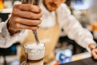Tabung gas nitrous oxide yang biasa digunakan dalam industri kuliner untuk membuat whipped cream, namun belakangan disorot karena potensi penyalahgunaan.