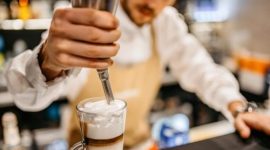 Tabung gas nitrous oxide yang biasa digunakan dalam industri kuliner untuk membuat whipped cream, namun belakangan disorot karena potensi penyalahgunaan.