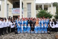 Wali Kota Sungai Penuh Alfin, SH berfoto bersama usai Upacara HAB ke-80 di Lapangan Kantor Wali Kota Sungai Penuh.