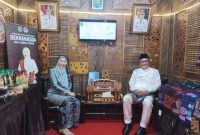 Wali Kota Sungai Penuh Alfin didampingi Ketua Dekranasda Kota Sungai Penuh Ny. Sri Kartini Alfin, S.Kep., Ns., menghadiri Jambi Mantap Expo di Taman Mini Melayu Jambi.