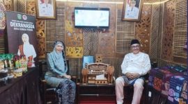 Wali Kota Sungai Penuh Alfin didampingi Ketua Dekranasda Kota Sungai Penuh Ny. Sri Kartini Alfin, S.Kep., Ns., menghadiri Jambi Mantap Expo di Taman Mini Melayu Jambi.
