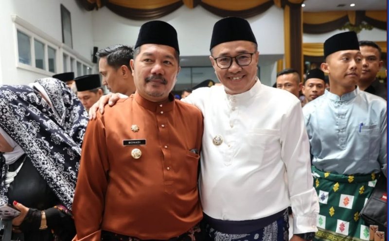 Walikota Alfin bersama Bupati Kerinci Monadi di Hari Jadi Jambi ke-69.