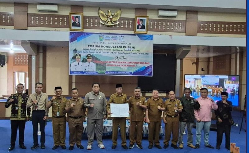 Wawako Azhar Hamzah dan jajaran pejabat bersama peserta Forum Konsultasi Publik RKPD 2027 setelah acara.