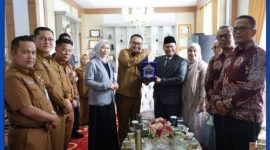 Wali Kota Sungai Penuh Alfin dan Wali Kota Jambi Maulana saat pertemuan silaturahmi, Senin (26/1). Foto Humas