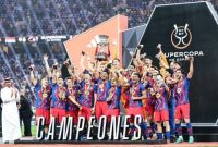 Para pemain Barcelona merayakan kemenangan atas Real Madrid di final Piala Super Spanyol di Jeddah, 11 Januari 2026. (AFP/Haitham Al-Shukairi)