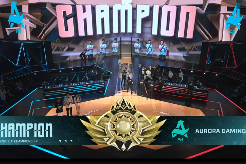 Pemain Aurora Gaming merayakan kemenangan setelah menjuarai Mobile Legends M7 World Championship, mengalahkan Alter Ego 4-0.