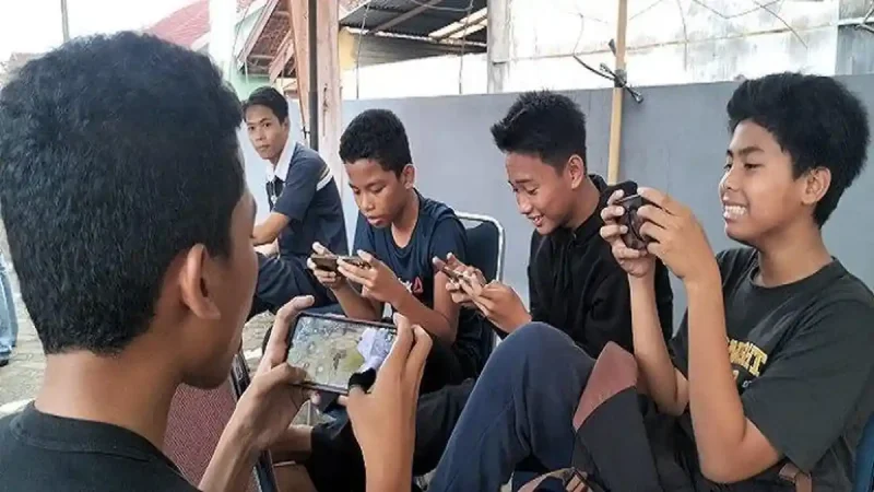 Pemain Free Fire mengklaim kode redeem FF terbaru 25 Januari 2026 untuk memperoleh skin, bundle, emote, dan hadiah eksklusif.