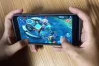 Pemain Mobile Legends: Bang Bang (MLBB) menukarkan kode redeem terbaru untuk mendapatkan skin dan item gratis.