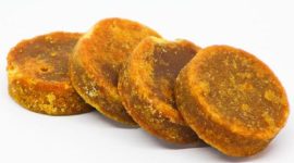 Gula merah sering dianggap lebih aman dibandingkan gula putih, padahal keduanya sama-sama dapat meningkatkan kadar gula darah.