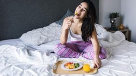 Sarapan sehat di pagi hari membantu menjaga energi dan mood sebelum memulai aktivitas.