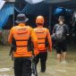 Banjir setinggi hingga 50 cm merendam rumah warga di Jakarta Timur akibat curah hujan tinggi dan luapan Kali Ciliwung, Sabtu (31/1/2026).