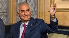 Reza Pahlavi, putra mahkota terakhir Iran, menyampaikan seruan transisi demokrasi dan referendum nasional dari pengasingannya.