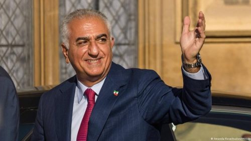 Reza Pahlavi, putra mahkota terakhir Iran, menyampaikan seruan transisi demokrasi dan referendum nasional dari pengasingannya.