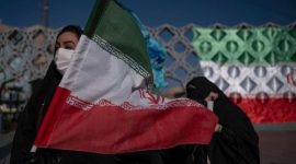 Demonstran terlibat bentrokan dengan aparat keamanan Iran dalam aksi protes akibat krisis ekonomi dan anjloknya nilai mata uang.