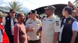 Dirjen Bina Administrasi Kewilayahan Kemendagri Safrizal Zakaria Ali memberikan keterangan pers terkait pembukaan posko induk Satgas percepatan rehabilitasi dan rekonstruksi pascabencana di Banda Aceh.