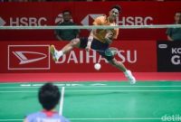 “Alwi Farhan tampil impresif di final Indonesia Masters 2026, berjuang meraih gelar di kandang sendiri.”