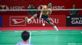 “Alwi Farhan tampil impresif di final Indonesia Masters 2026, berjuang meraih gelar di kandang sendiri.”