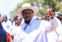 Presiden Uganda Yoweri Museveni merayakan kemenangan dalam Pemilu Uganda 2026 di Kampala, di tengah penolakan hasil pemilu oleh oposisi.