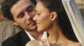 Sumber: Daily Mail, Celebrity Net Worth, Instagram @brooklynpeltzbeckham