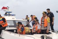 Tim Basarnas mencari Martin Carreras dan dua anaknya di perairan Pulau Padar, Komodo, NTT.
