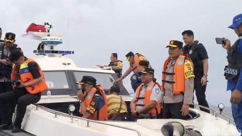Tim Basarnas mencari Martin Carreras dan dua anaknya di perairan Pulau Padar, Komodo, NTT.