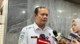 Kepala BMKG Teuku Faisal Fathani menjelaskan dampak siklon tropis Senyar dalam rapat kerja bersama Komisi V DPR di Kompleks Parlemen, Jakarta.