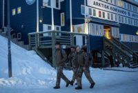 Personel pasukan Eropa melakukan penjagaan di wilayah Greenland seiring meningkatnya ketegangan diplomatik dan militer terkait ambisi Amerika Serikat atas pulau strategis tersebut.