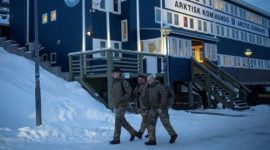 Personel pasukan Eropa melakukan penjagaan di wilayah Greenland seiring meningkatnya ketegangan diplomatik dan militer terkait ambisi Amerika Serikat atas pulau strategis tersebut.