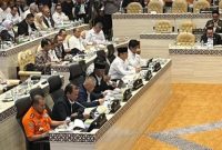 Kepala BMKG Teuku Faisal Fathani menyampaikan paparan cuaca dalam rapat kerja Komisi V DPR di kompleks parlemen, Senayan, Jakarta.