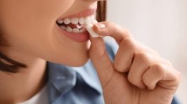 Mengunyah permen karet dapat membantu menjaga kesehatan gigi, meningkatkan fokus, dan mengurangi rasa stres jika dilakukan secukupnya.