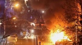 Aparat keamanan Iran menghadapi demonstran dalam aksi antipemerintah di Teheran di tengah pemadaman akses internet.