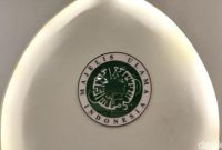 Logo Majelis Ulama Indonesia (MUI) terlihat di sebuah ruangan resmi.