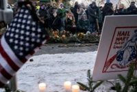 Agen imigrasi federal berjaga di tengah aksi demonstrasi menyusul penembakan warga negara AS Alex Pretti di Minneapolis.