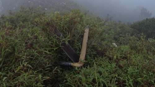 Serpihan pesawat ATR 42-500 di Puncak Bulusaraung. (dok. istimewa)