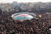 Aksi pro-pemerintah digelar di Teheran sebagai tandingan demonstrasi antipemerintah (REUTERS/Stringer).