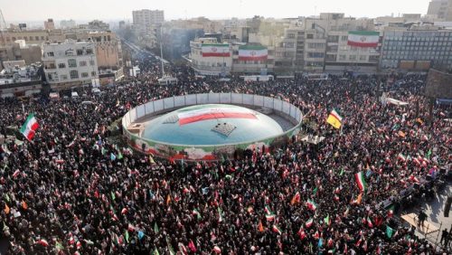 Aksi pro-pemerintah digelar di Teheran sebagai tandingan demonstrasi antipemerintah (REUTERS/Stringer).