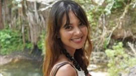 Aktris Aurelie Moeremans penulis buku memoar 'Broken Strings' (Foto: Instagram/@aurelie)