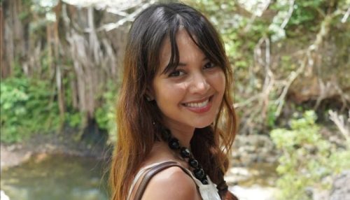 Aktris Aurelie Moeremans penulis buku memoar 'Broken Strings' (Foto: Instagram/@aurelie)