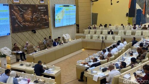 Rapat kerja Komisi II DPR RI dengan Sekretaris BNPP Komjen Pol Makhruzi Rahman, Rabu (21/1/2026). (Dwi R/detikcom)