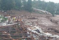 Rumah warga di Cisarua, Kabupaten Bandung Barat, terdampak longsor, Sabtu (24/1/2026)