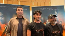 Produser Sunil Soraya, aktor Reza Rahadian, dan sutradara Azhar Kinoi Lubis saat sesi doorstop official trailer ‘Suzzanna: Santet Dosa di Atas Dosa', di Epicentrum XXI, Jakarta, Senin 26 Januari 2026 (Foto: RRI/Fathiyah Nur Zalfa)