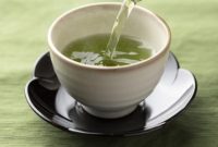 Teh hijau, jahe, dan teh oolong menjadi pilihan minuman herbal yang membantu proses diet alami.