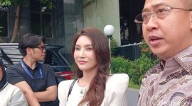 Sarwendah di Polda Metro Jaya, Jumat (30/1/2026). Foto: Febryantino/detikcom