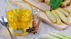 “Ramuan herbal jahe dan sereh, hangatkan badan dan kuatkan imun saat musim hujan.”