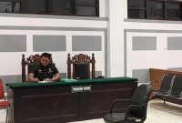 Oditur Militer Letkol Sunardi membacakan tuntutan hukuman mati terhadap Serma TDA dalam sidang di Pengadilan Militer I-02 Medan, Senin (12/1/2026).