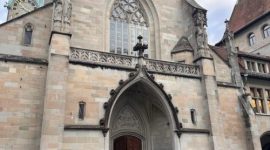 Saint-Pierre Cathedral di Old Town Geneva menjadi ikon wisata religi Swiss sekaligus saksi sejarah Reformasi Protestan abad ke-16.